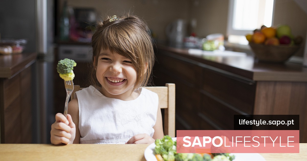Fruta líquida, bolachas light e outros alimentos que devem sair do prato das crianças, segundo uma nutricionista