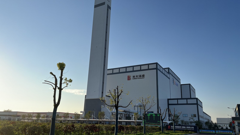 A waste-to-energy facility in Gushi, Henan province, China. Via Wikimedia Commons.