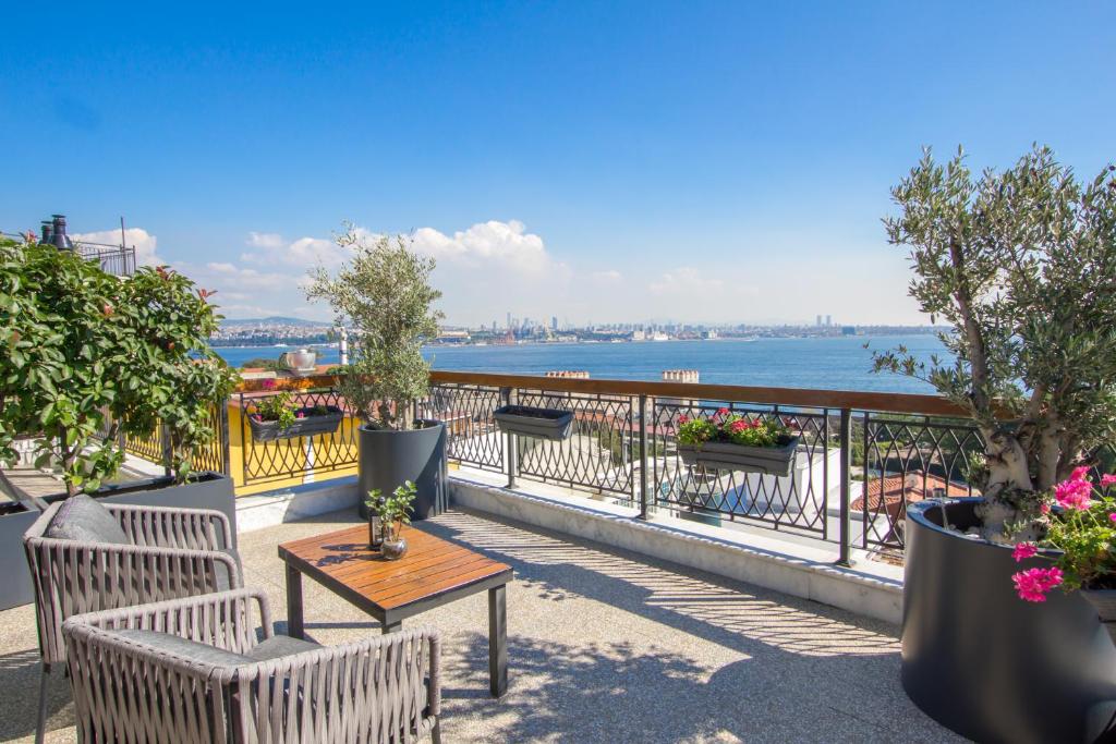 varanda com vista do Hotel Poem em Istambul
