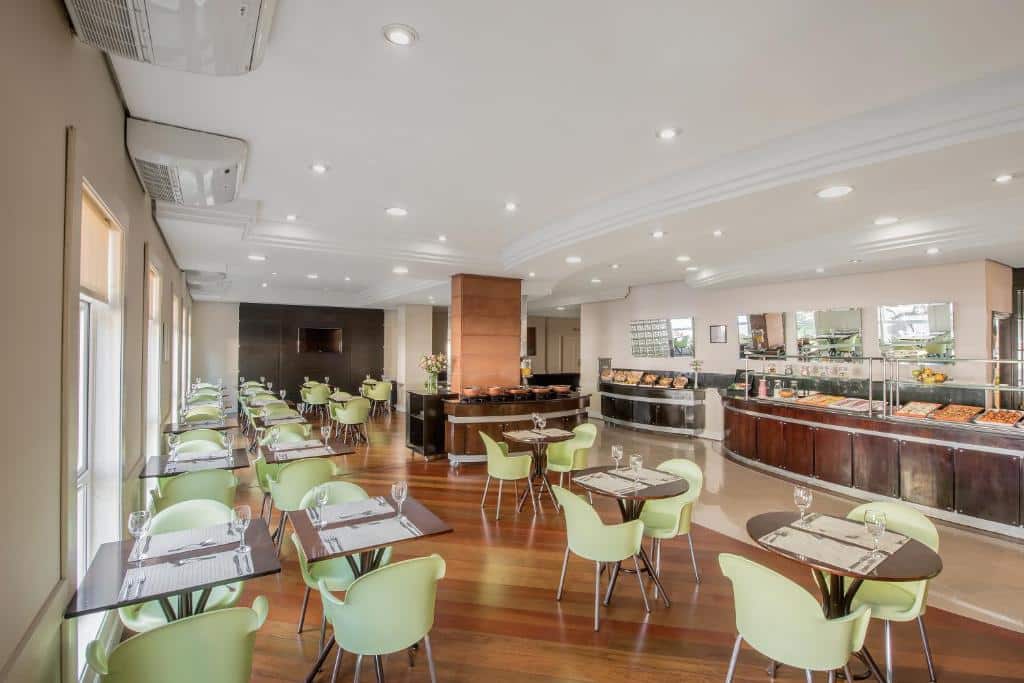 restaurante do Intercity Porto Alegre Aeroporto, um dos hotéis em Porto Alegre indicados