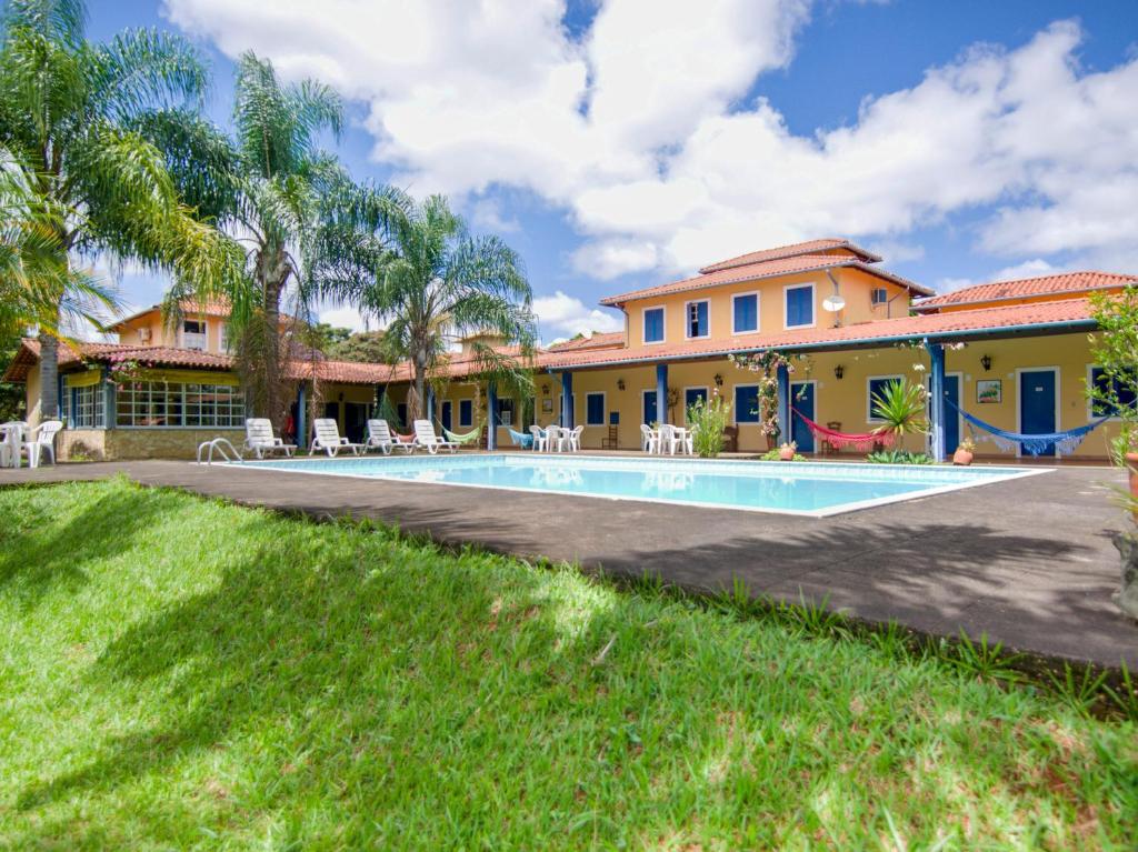 piscina e área comum da OYO Pousada Estrada Das Águas, São João del Rei