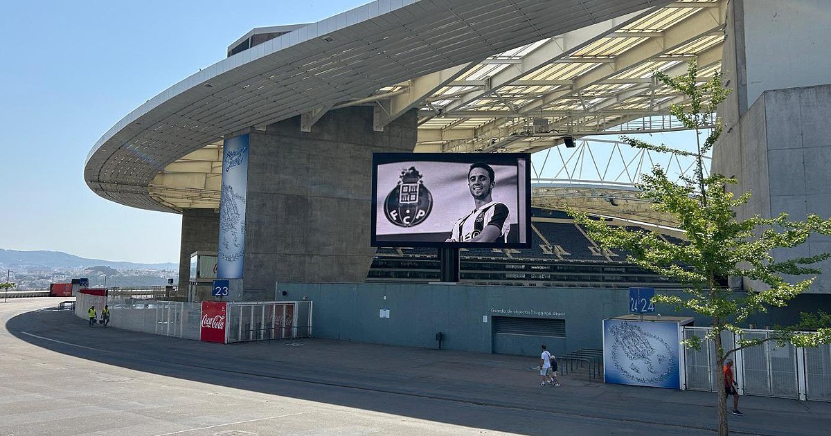 VÍDEO: A homenagem do FC Porto a Diogo Jota, antes do duelo com Atlético Madrid