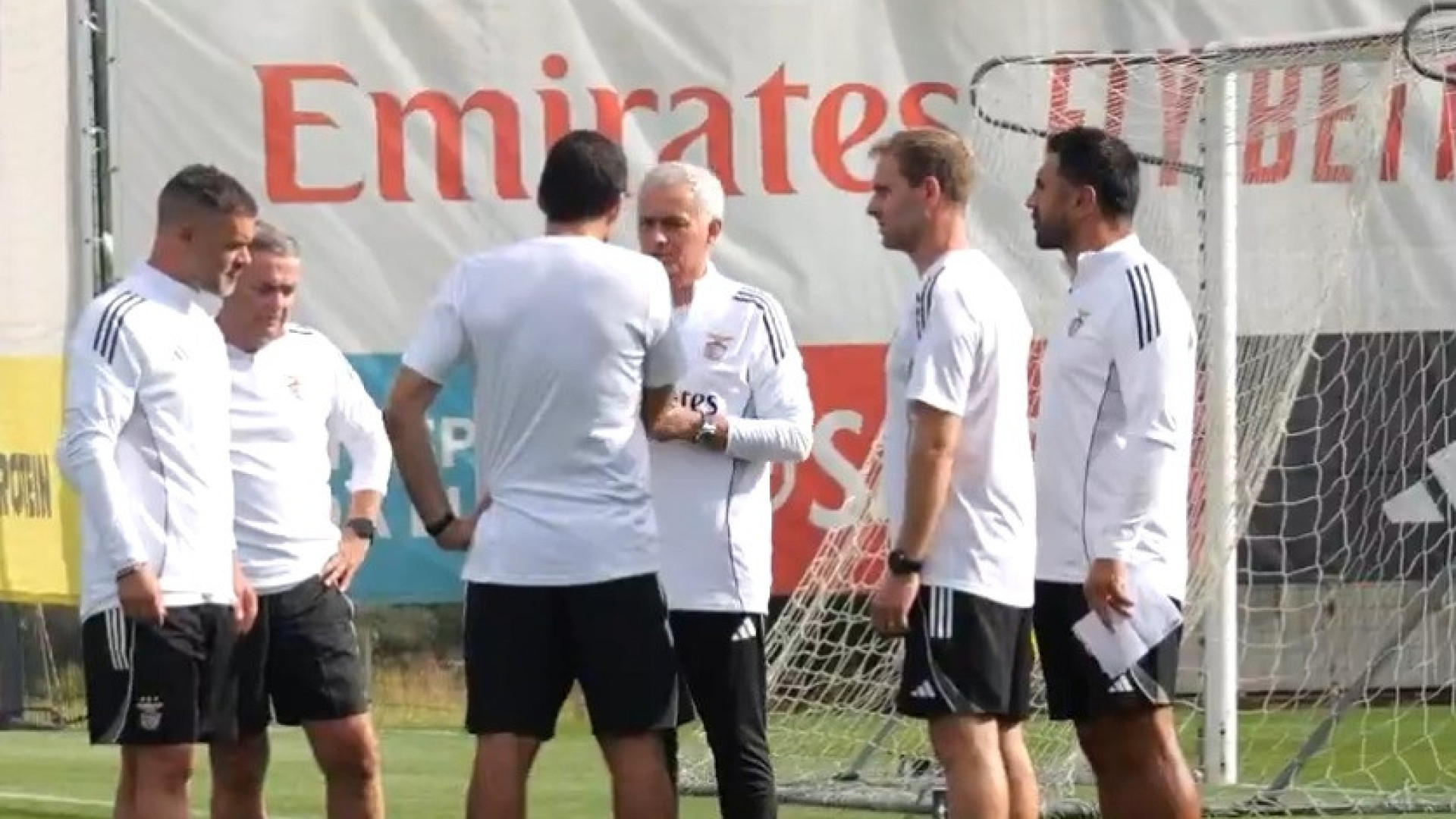 As imagens do primeiro treino de José Mourinho no regresso ao Benfica