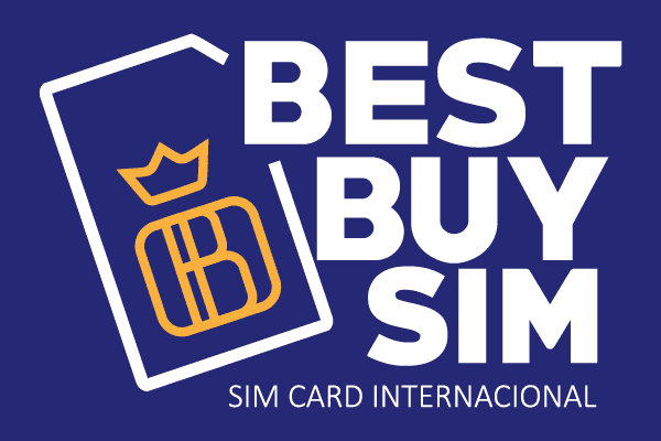 logo da best buy sim escrito em branco sobre um fundo azul escuro com o desenho vasado de um chip de celular ao lado esquerdo da imagem e os dizeres "sim card internacional" escrito embaixo do logo. Imagem para ilustrar post sobre eSim Canadá.