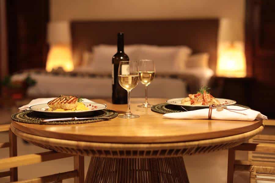 Que tal esse jantar romântico? Esse é na Pousada Camurim Grande - pra fechar a sua lua de mel em Maragogi em grande estilo!