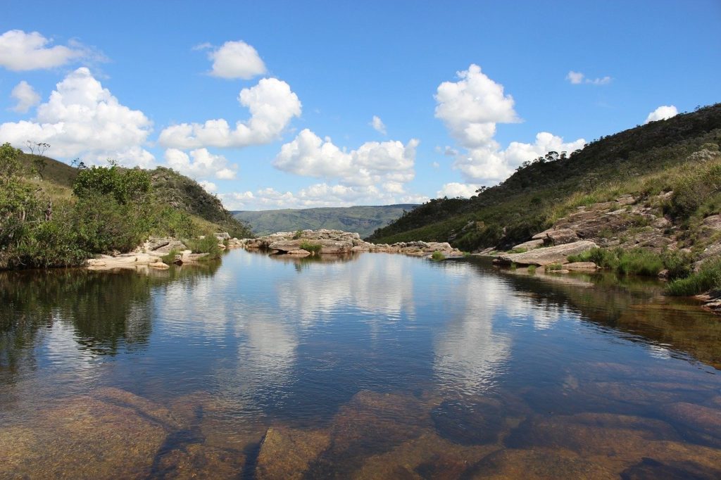 Foto de lagoa na Serra da Canastra