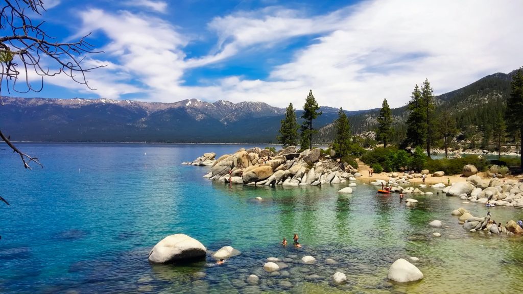lago tahoe no estado de nevada e california