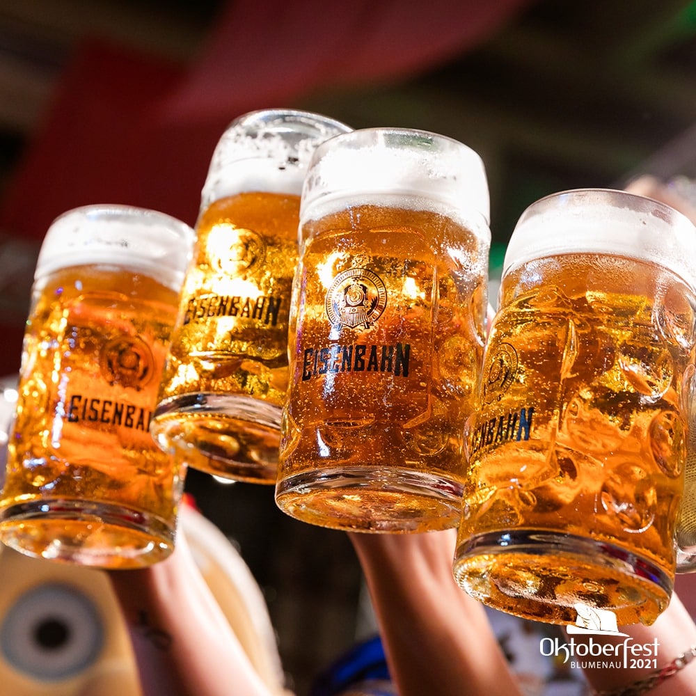 Canecas de chope Eisenbahn na Oktoberfest