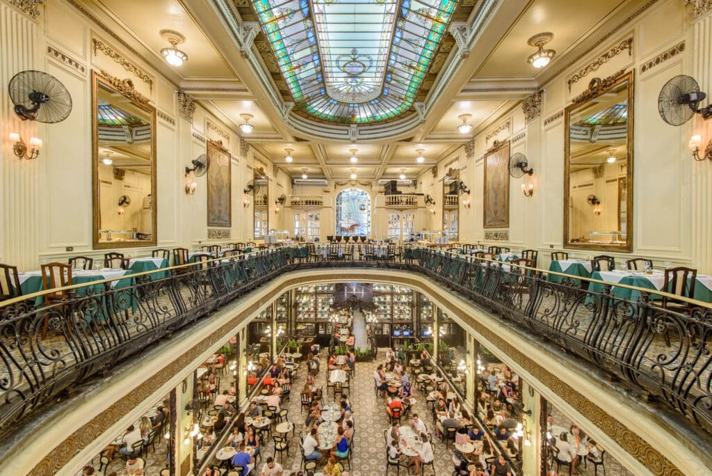 o que fazer no rio foto: Clarissa Moliterno ambiente interno da confeitaria colombo no rio de janeiro